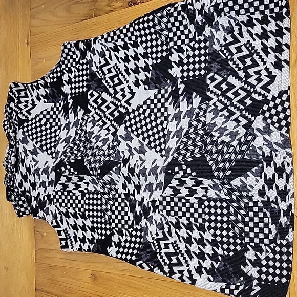 Creation size M women's black and gray button front sleeveless cardigan - Picture 9 of 10